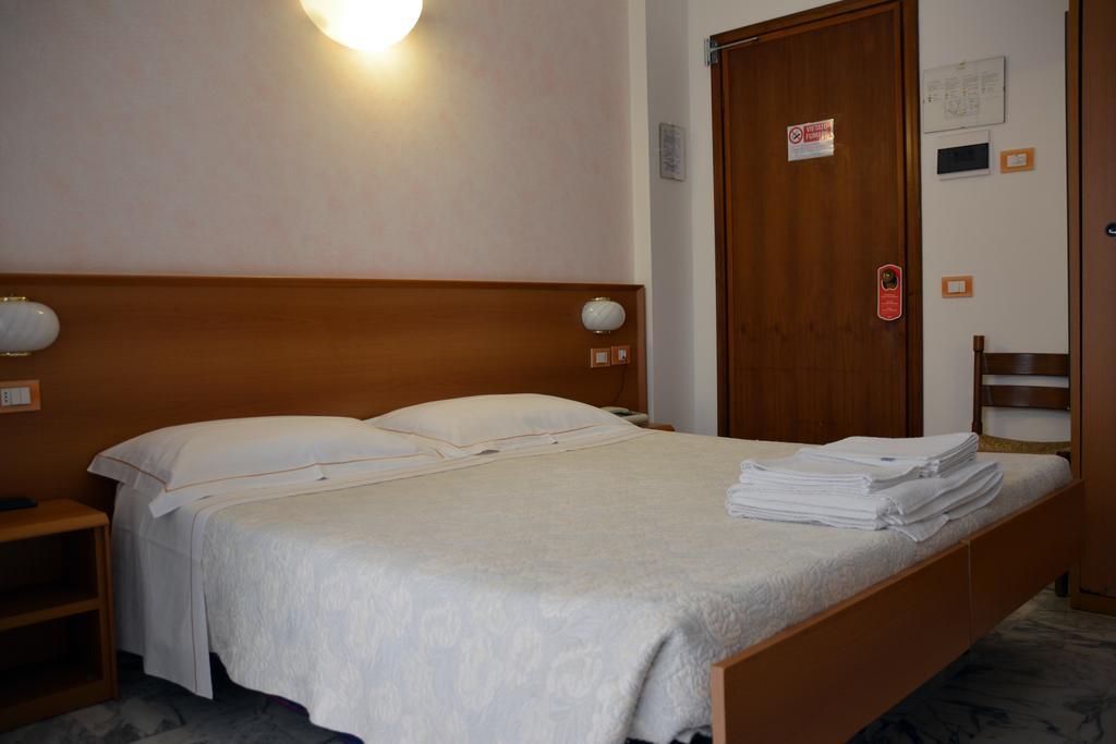 Hotel Corallo Монелья Экстерьер фото