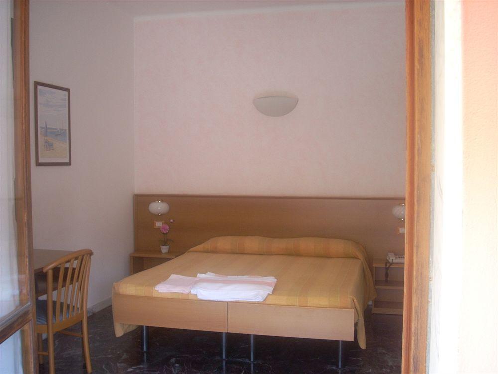 Hotel Corallo Монелья Экстерьер фото