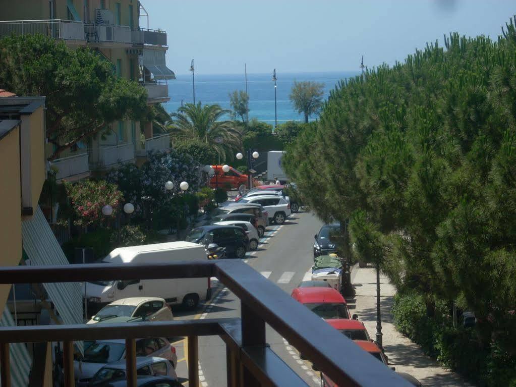 Hotel Corallo Монелья Экстерьер фото