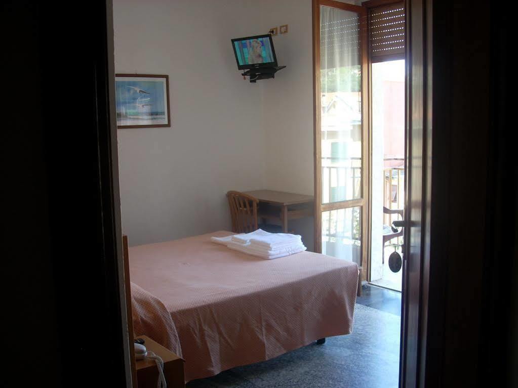 Hotel Corallo Монелья Экстерьер фото
