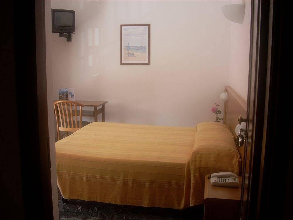 Hotel Corallo Монелья Экстерьер фото